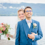 Couple Mariés autour d'un Lac, photo prise par Florian Fauvarque photographe de mariage à Grenoble et en Isère
