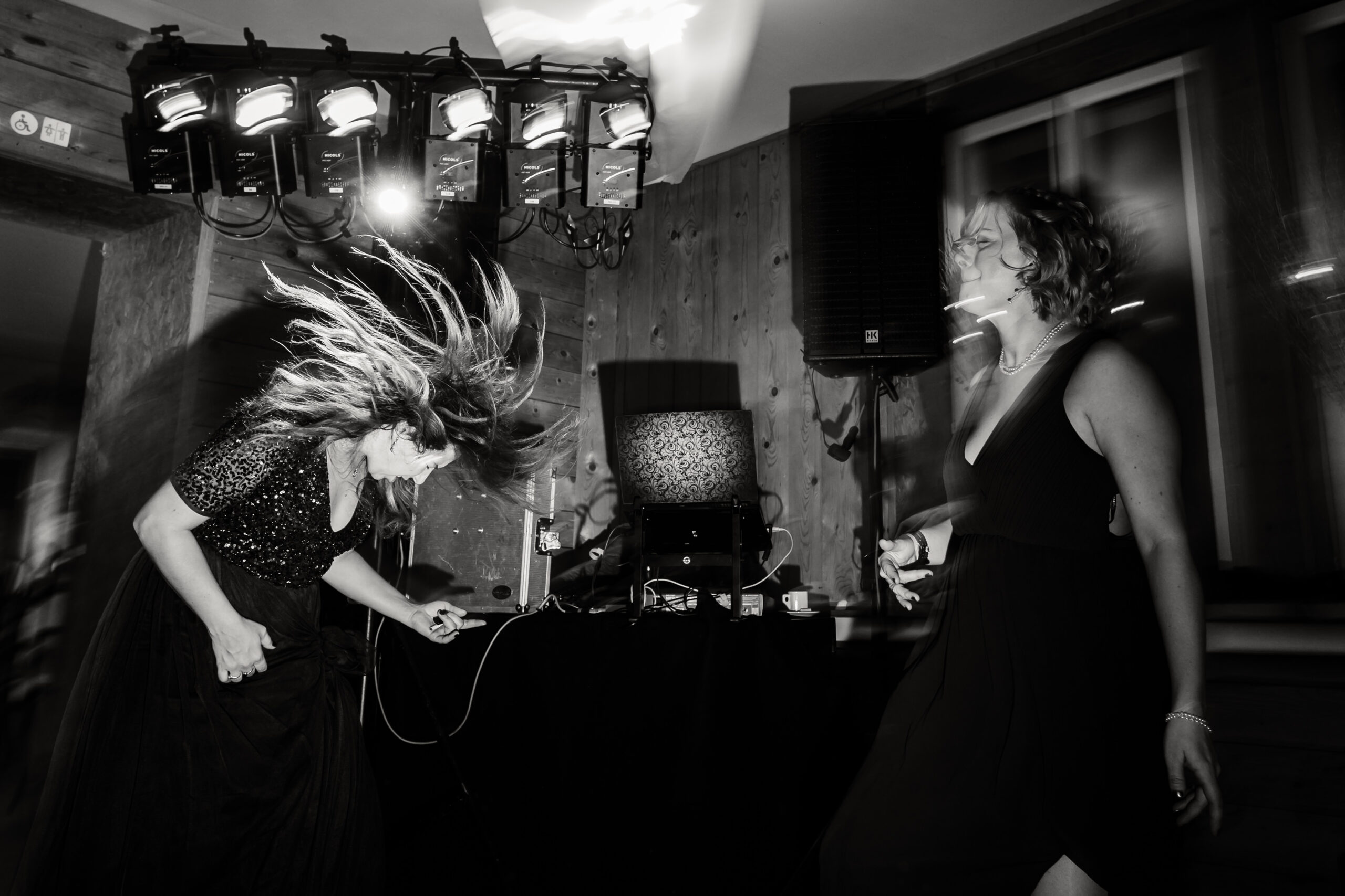 Soirée Dansante, photo prise par Florian Fauvarque photographe mariage à Grenoble en Isère