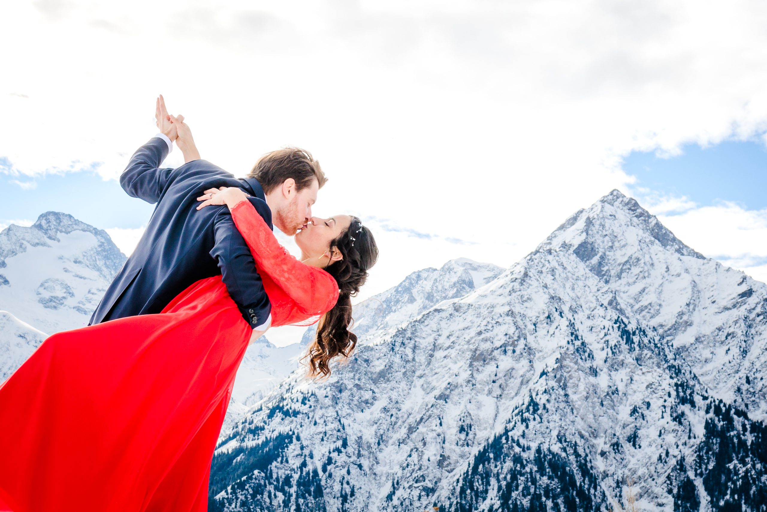 Séance couple en montagne dans la station de ski Les 2 Alpes, photo prise par Florian Fauvarque photographe à Grenoble en Isère
