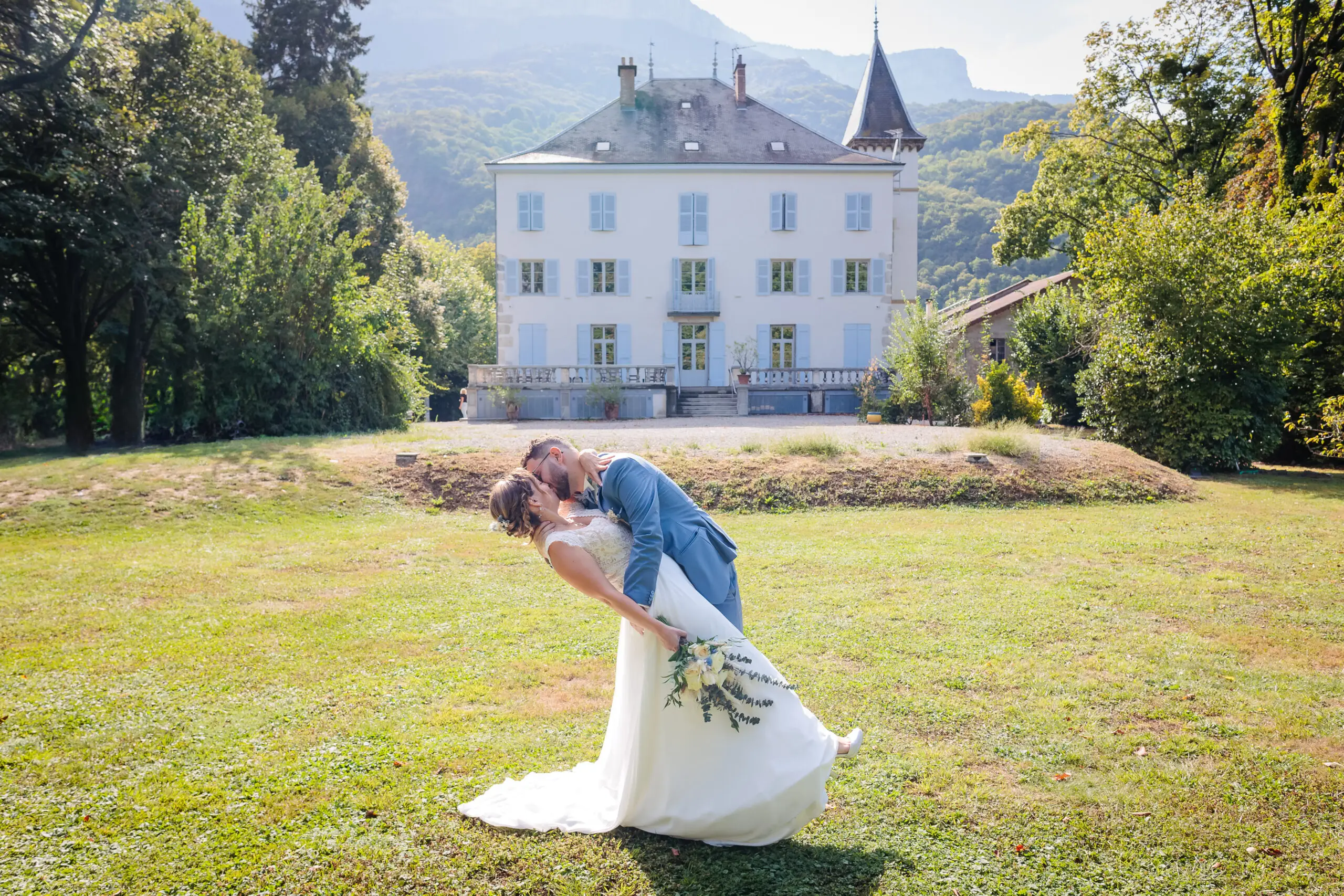 Séance couple au domaine de Clairefontaine, photo prise par Florian Fauvarque photographe mariage à Grenoble en Isère