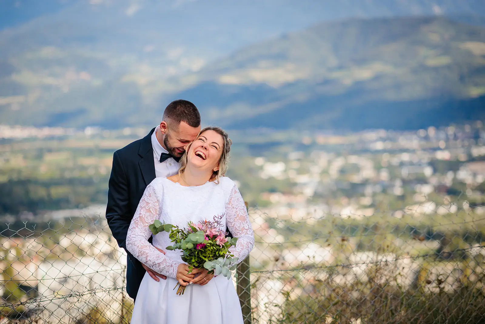 Séance couple en haut de la Bastille, photo prise par Florian Fauvarque photographe mariage à Grenoble en Isère