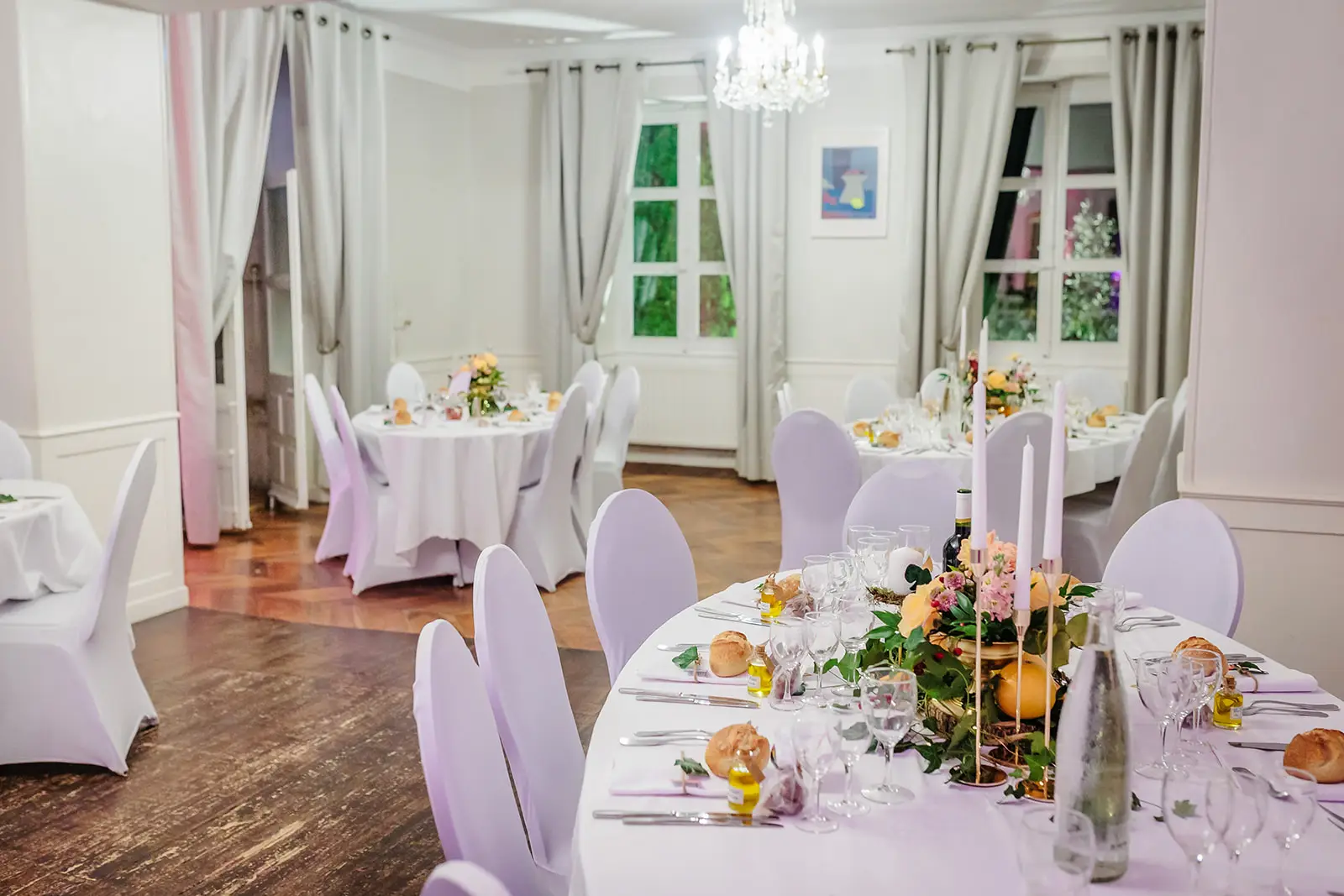 Décoration de salle mariage écoresponsable, photo prise par Florian Fauvarque photographe mariage à Grenoble en Isère