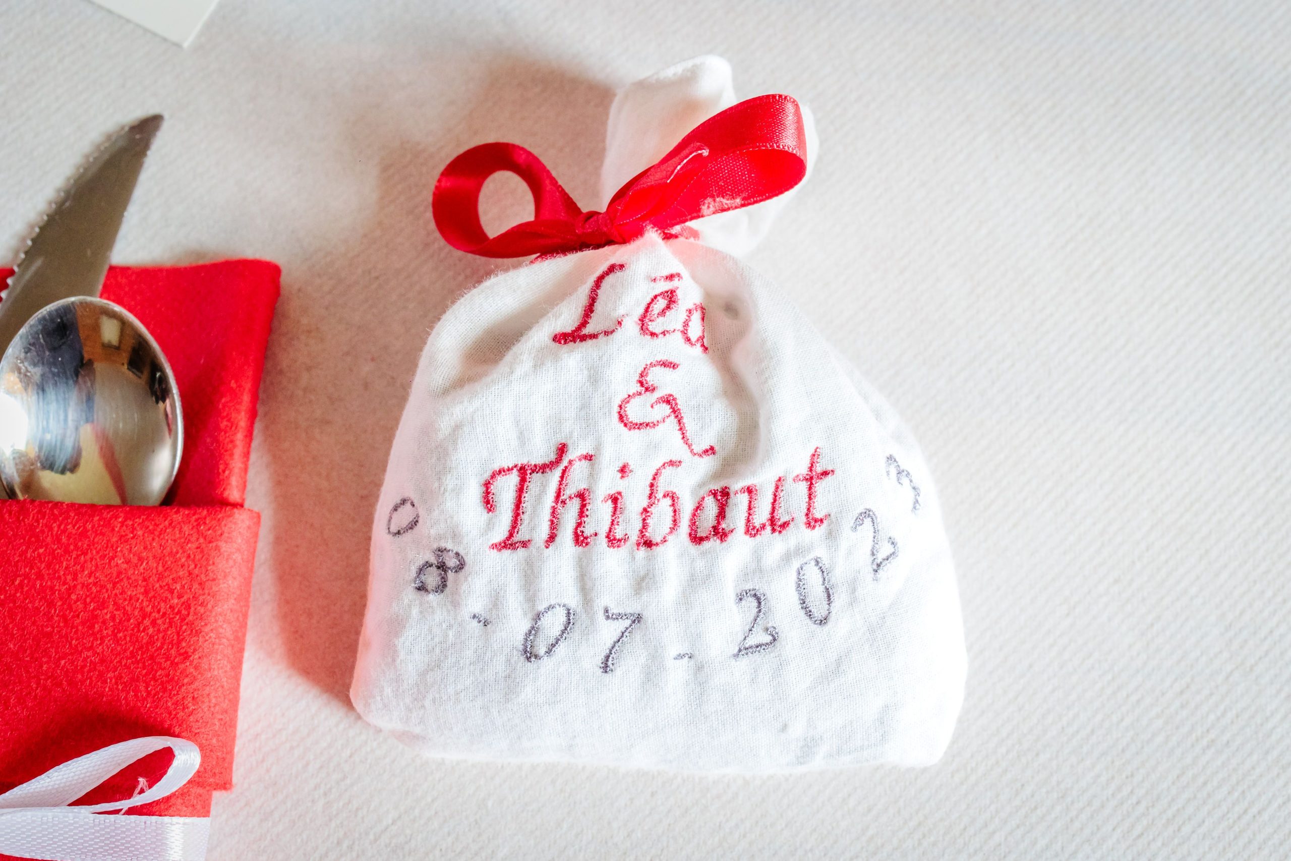 Cadeau invité sac de lavande, photo prise par Florian Fauvarque photographe de mariage à Grenoble et en Isère