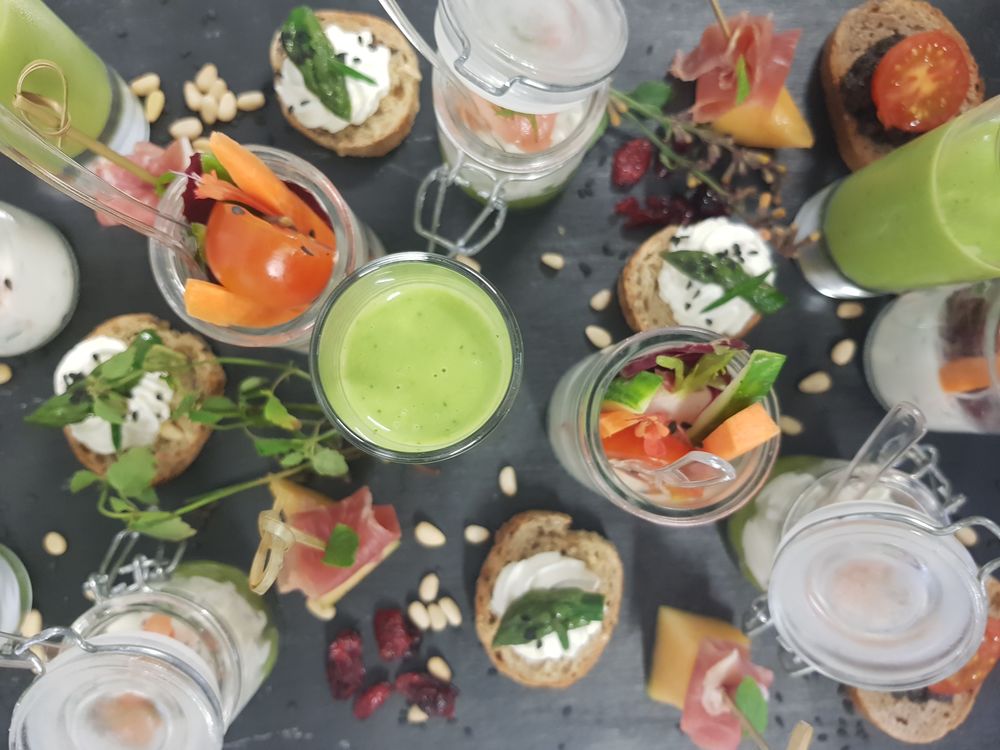 Photo du repas de mariage par Gelin Traiteur, photo prise par Florian Fauvarque Photographe de mariage à Grenoble en Isere