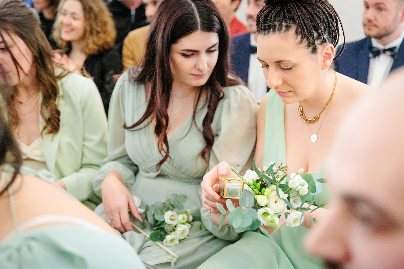 Rituel de cérémonie laïque de réchauffer les alliances, photo prise par Florian Fauvarque photographe mariage à Grenoble en Isère