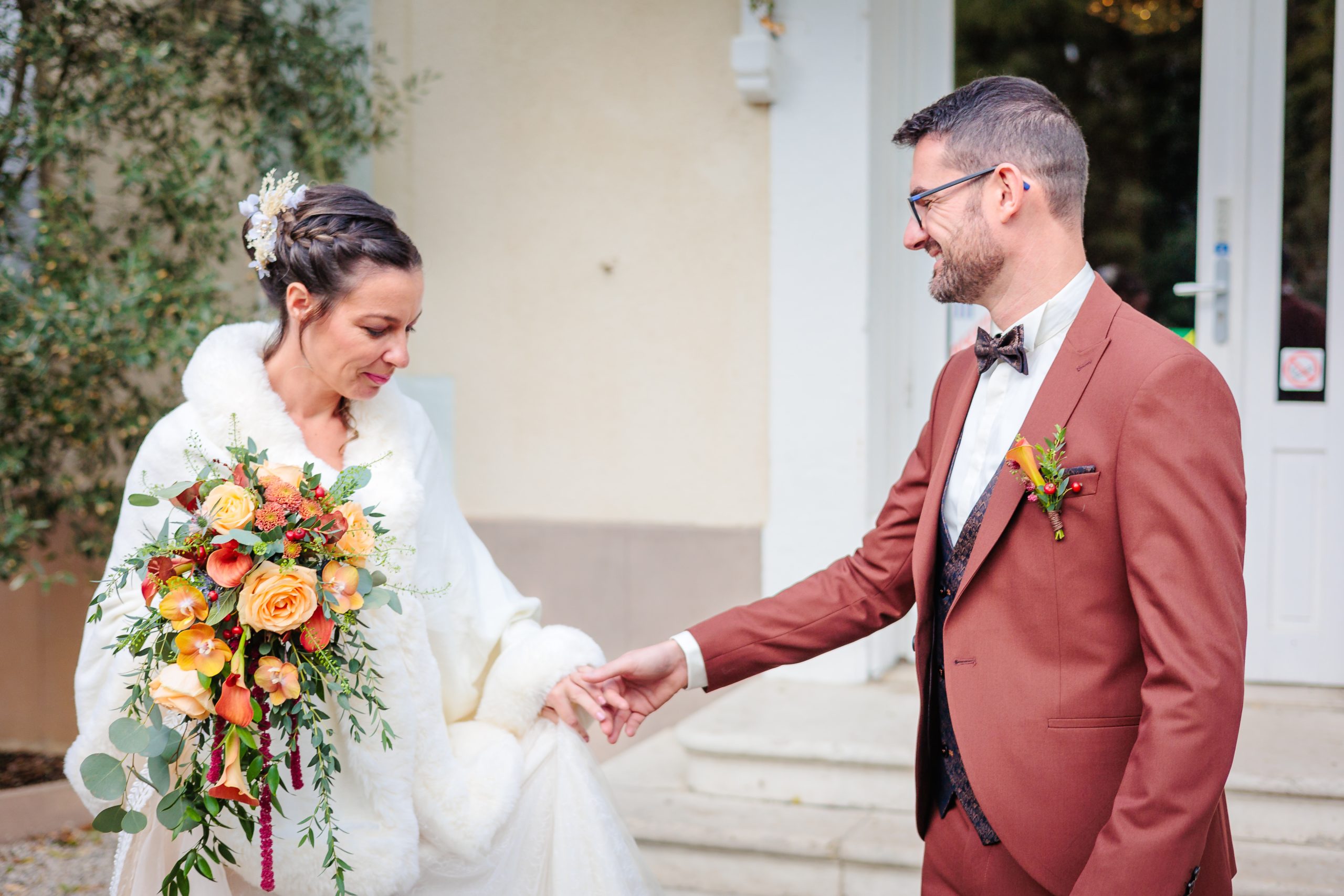 Photo de couple se tenant la main, photo prise par Florian Fauvarque photographe de mariage à Grenoble et en Isère