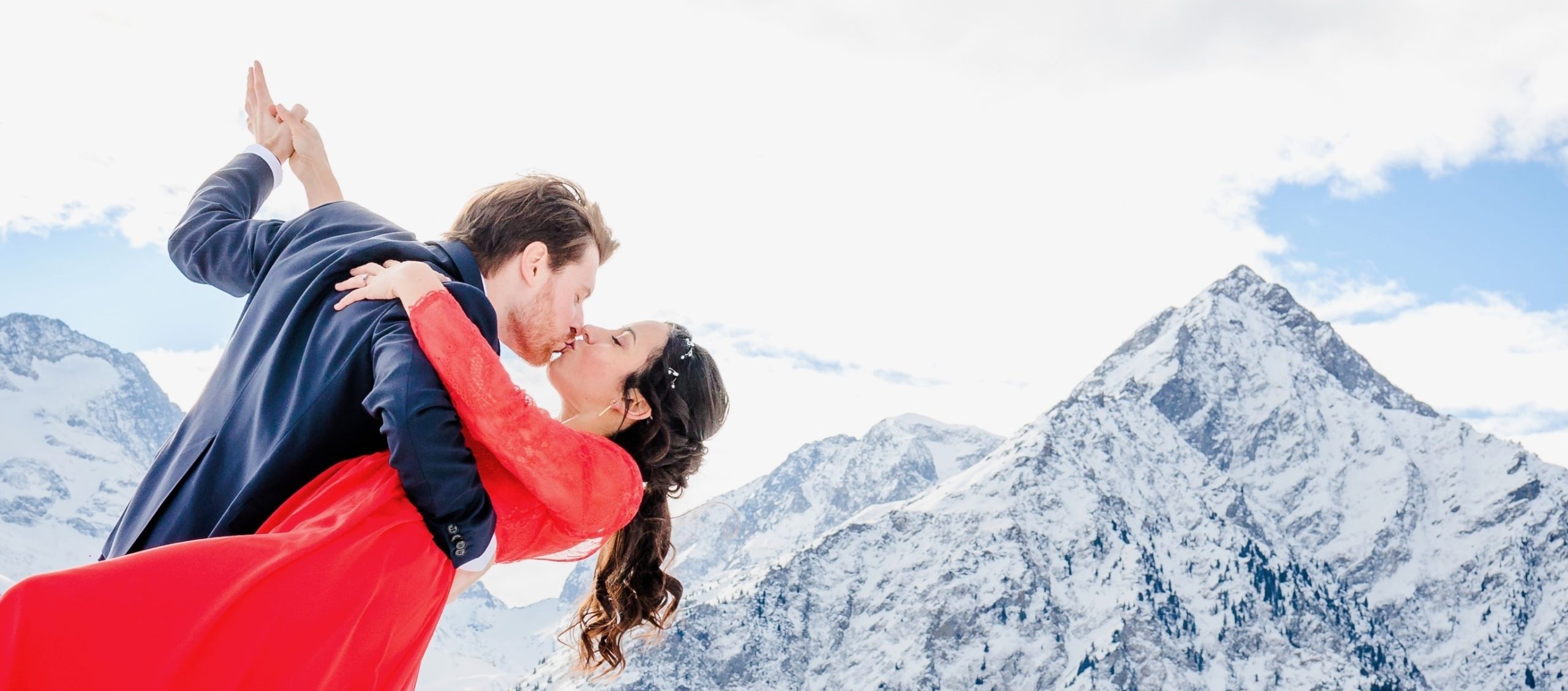 Séance couple en montagne dans la station de ski Les 2 Alpes, Photo prise par Florian Fauvarque photographe à Grenoble en Isère