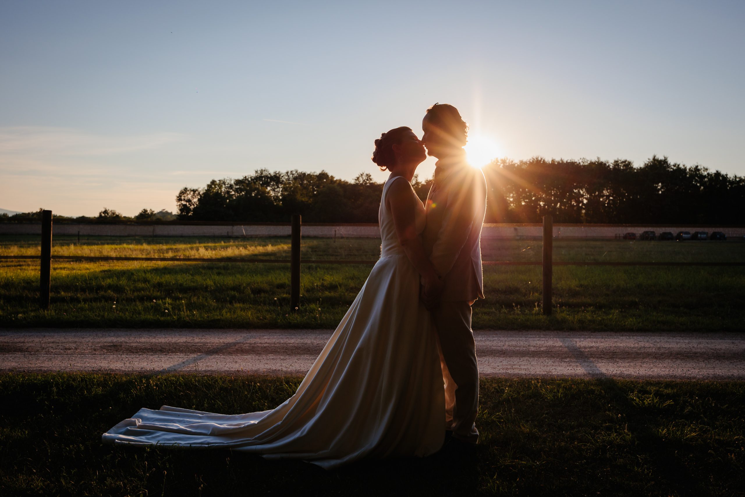 Séance couple au coucher du soleil, photo prise par Florian Fauvarque photographe de mariage à Grenoble et en Isere