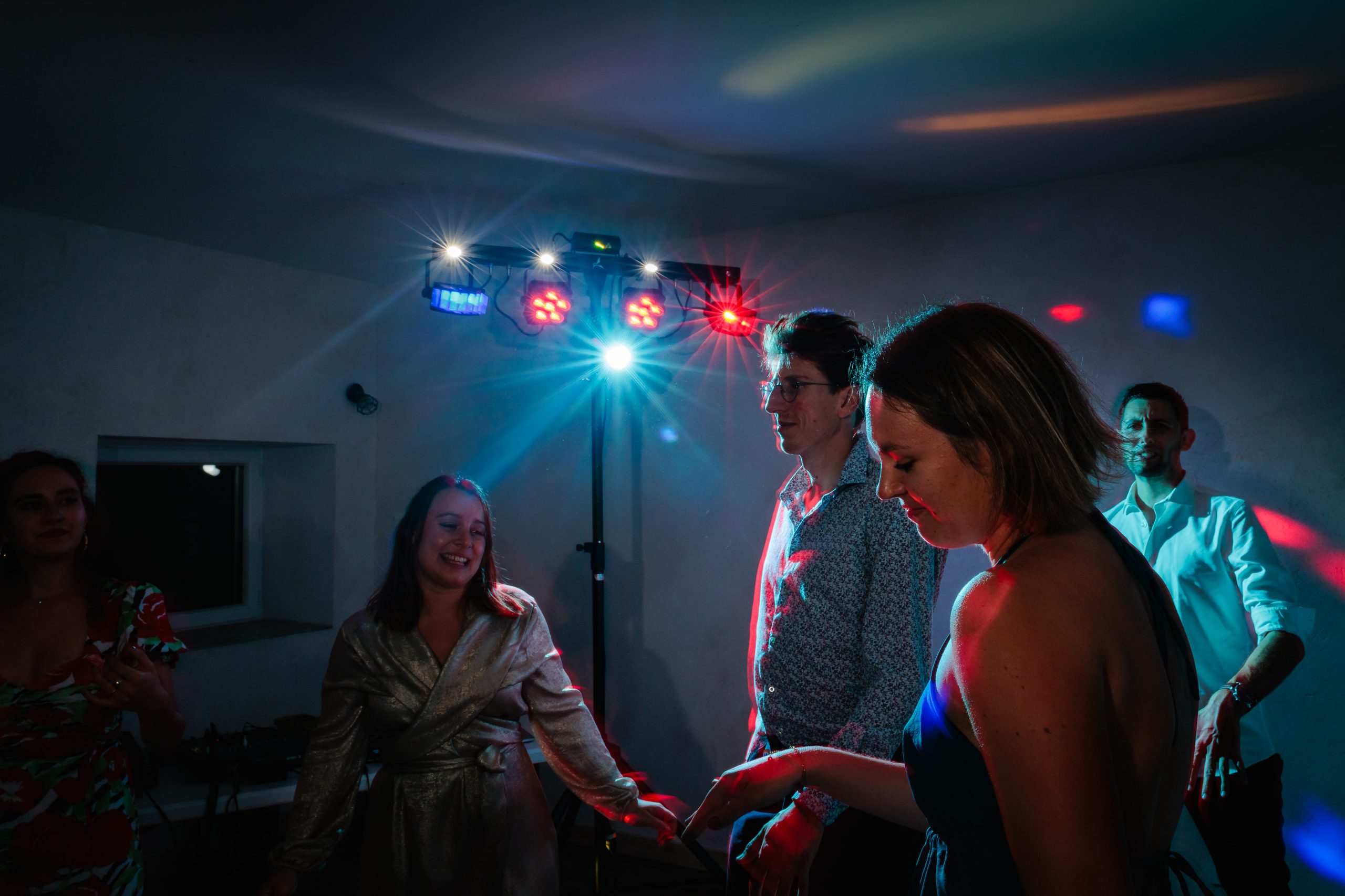Soirée dansante, photo prise par Florian Fauvarque photographe de mariage à Grenoble et en Isere