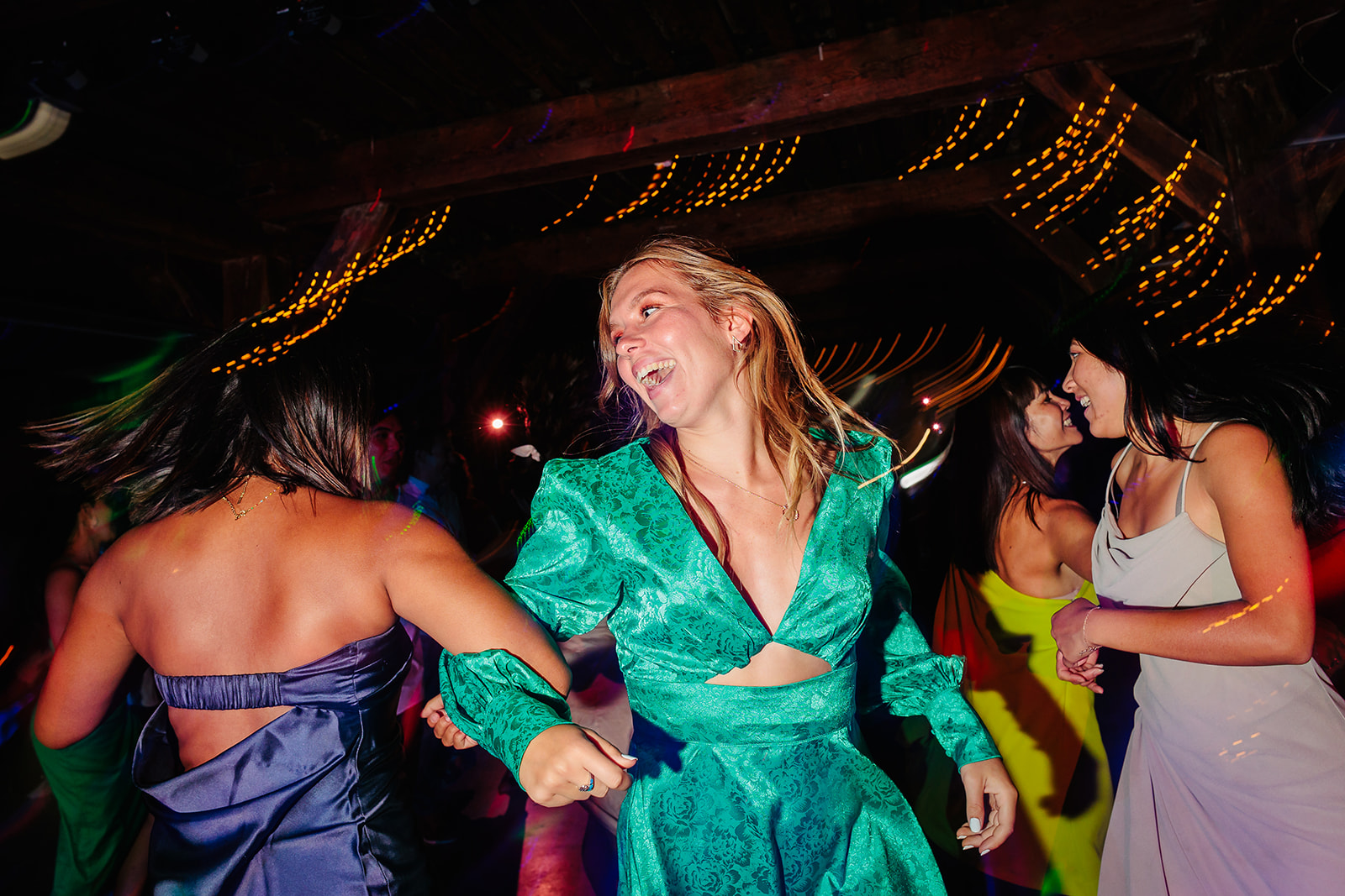 Soirée de mariage, photo prise par Florian Fauvarque photographe de mariage coresponsable à Grenoble en Isère