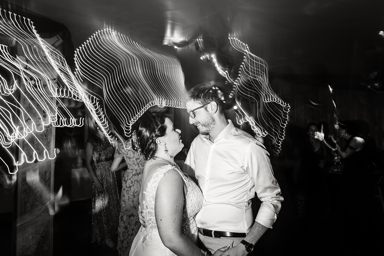Première danse des mariés, photo prise par Florian Fauvarque photographe de mariage coresponsable à Grenoble en Isère