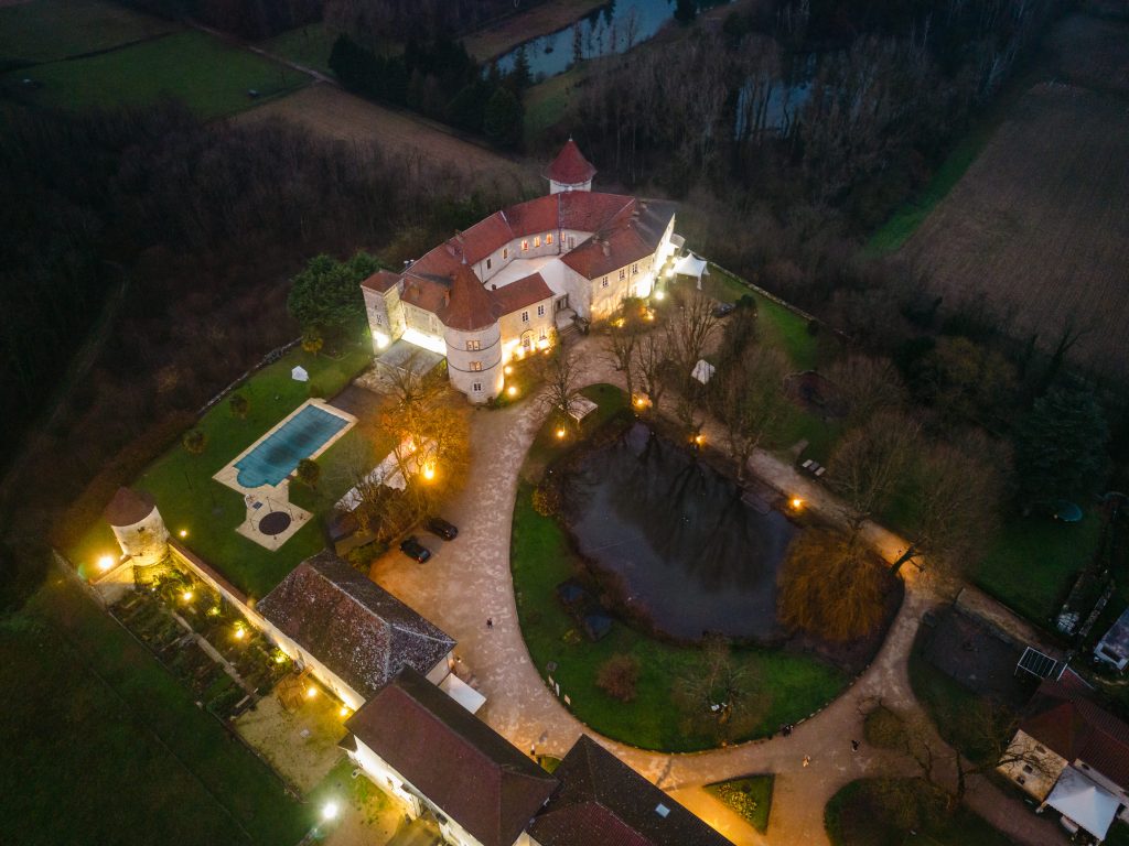 Les plus beaux domaines pour se marier à Grenoble et en Isère, photo prise par Florian Fauvarque photographe de mariage à Grenoble et en Isère