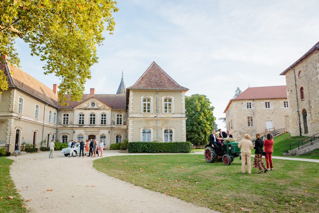 Les plus beaux domaines pour se marier à Grenoble et en Isère, photo prise par Florian Fauvarque photographe de mariage à Grenoble et en Isère