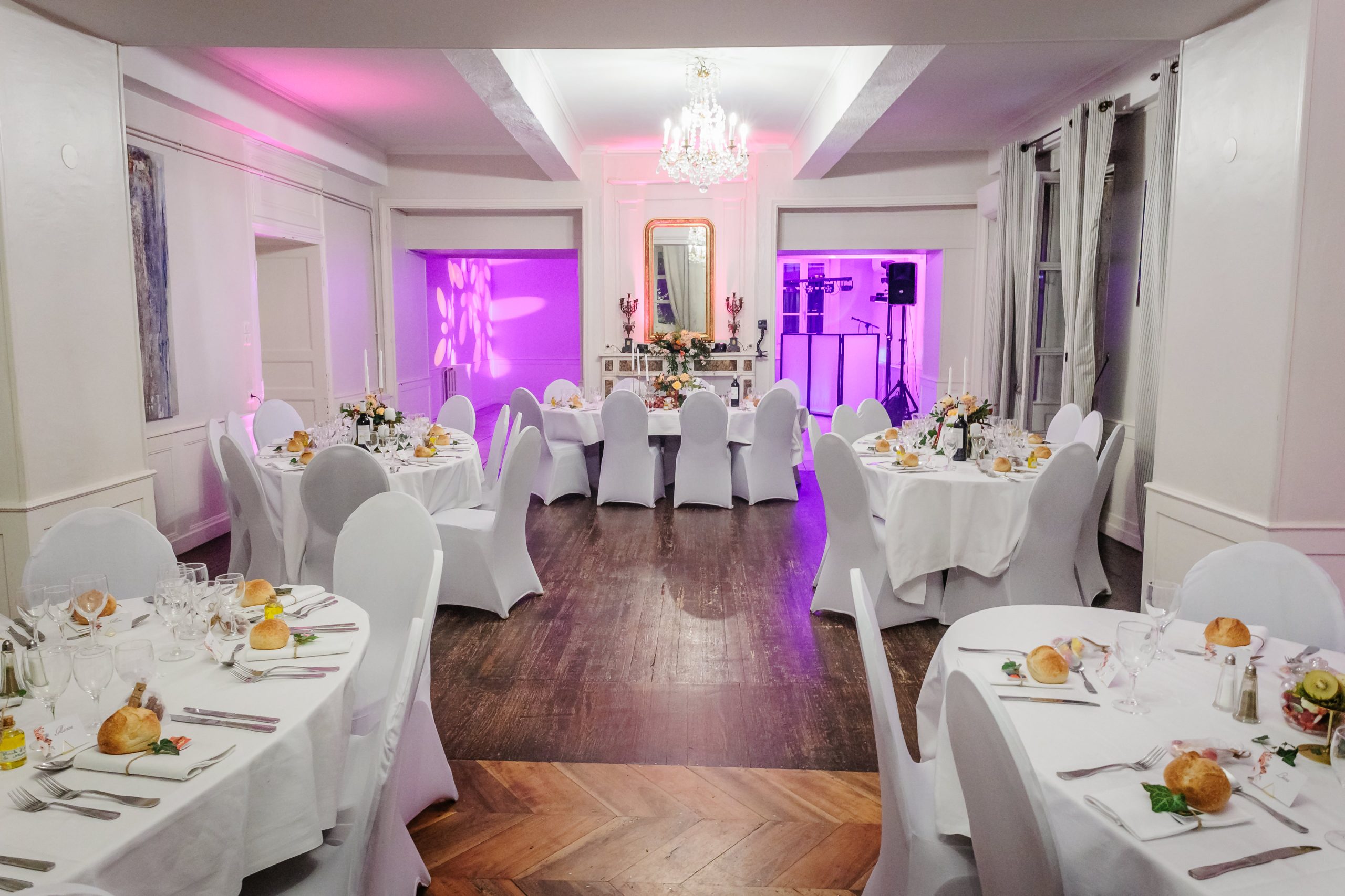 Organiser un mariage à thème : comment choisir un thème sans se perdre, photo prise par Florian Fauvarque photographe de mariage à Grenoble et en Isère