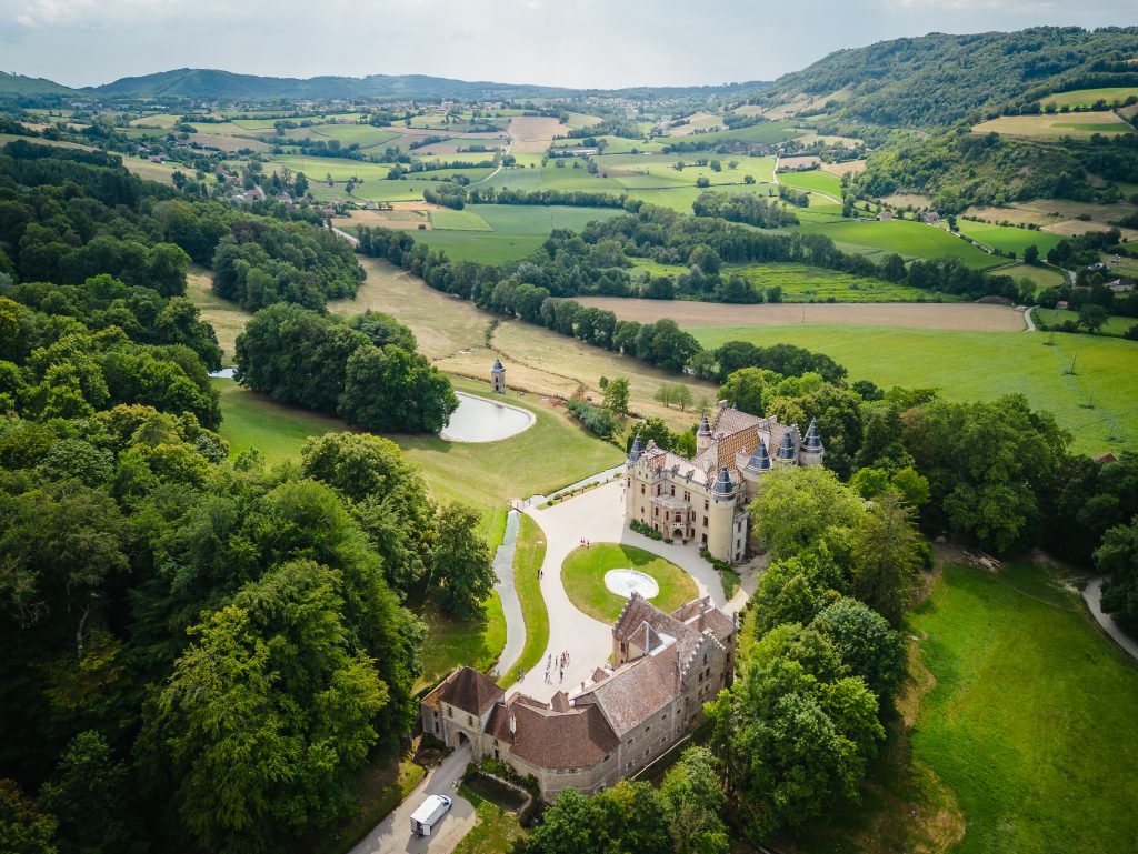 Château de la pupetière, Isère. Photo prise par Florian Fauvarque, photographe de mariage écoresponsable à Grenoble en Isère.