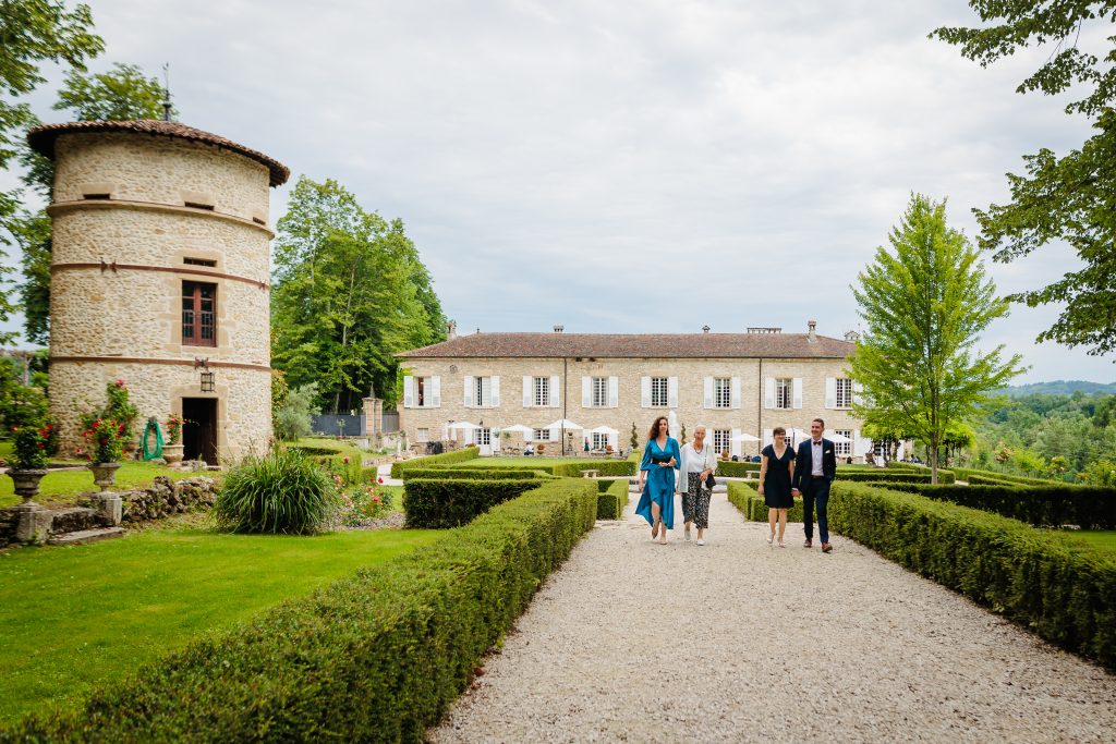 Domaine de la Chartronière, Isère. Photo prise par Florian Fauvarque, photographe de mariage écoresponsable à Grenoble en Isère.