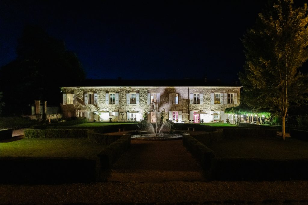 Domaine de la Chartronière, Isère. Photo prise par Florian Fauvarque, photographe de mariage écoresponsable à Grenoble en Isère.
