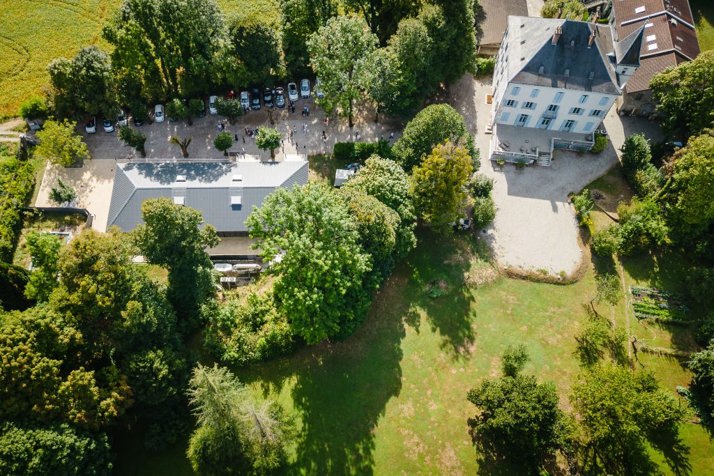 Domaine de Clairefontaine, Isère. Photo prise par Florian Fauvarque, photographe de mariage écoresponsable à Grenoble en Isère.