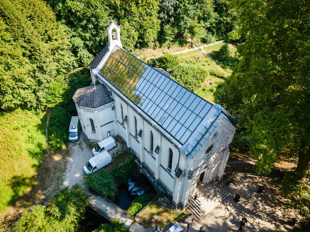 La grande fabrique, Isère. Photo prise par Florian Fauvarque, photographe de mariage écoresponsable à Grenoble en Isère.