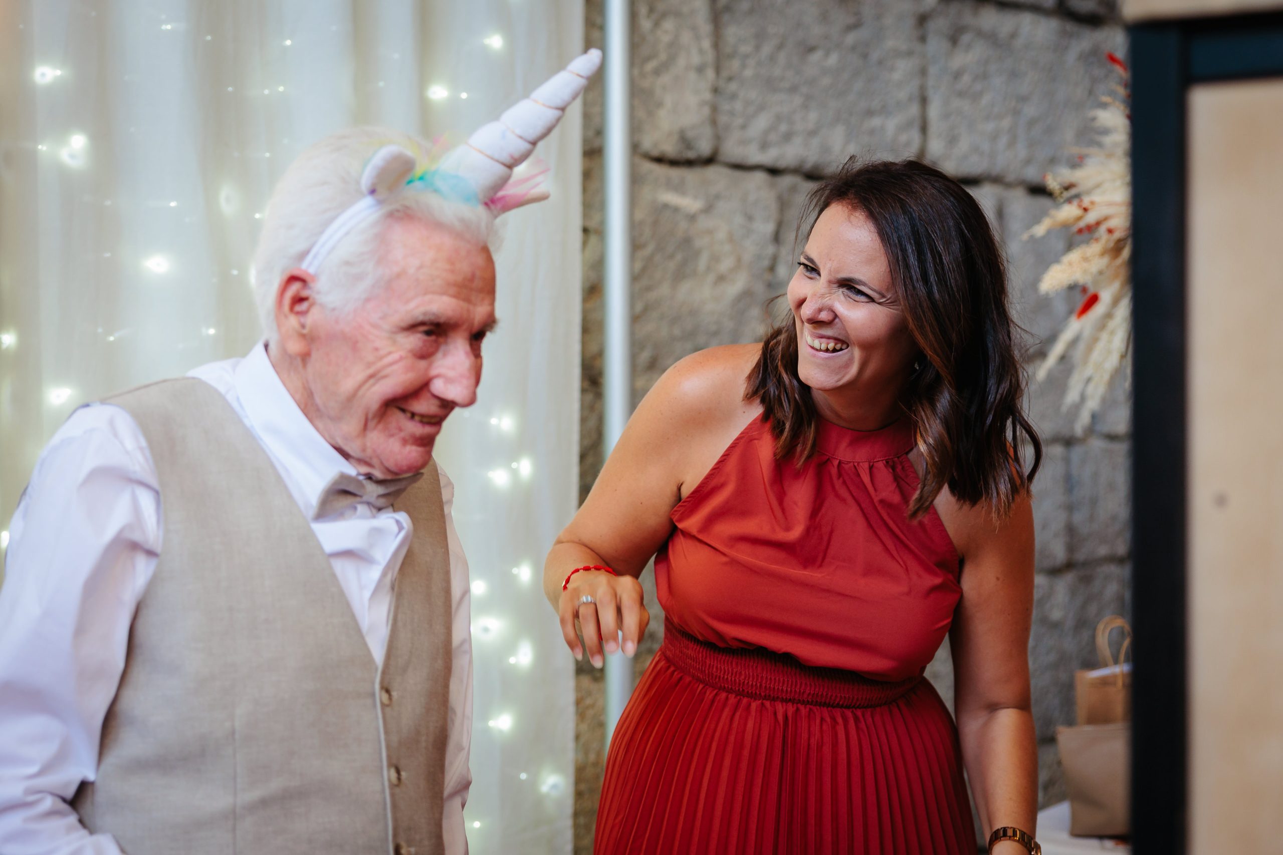 Intégrer la technologie dans vos préparatifs de mariage : Astuces et outils, photo prise par Florian Fauvarque photographe de mariage à Grenoble et en Isère