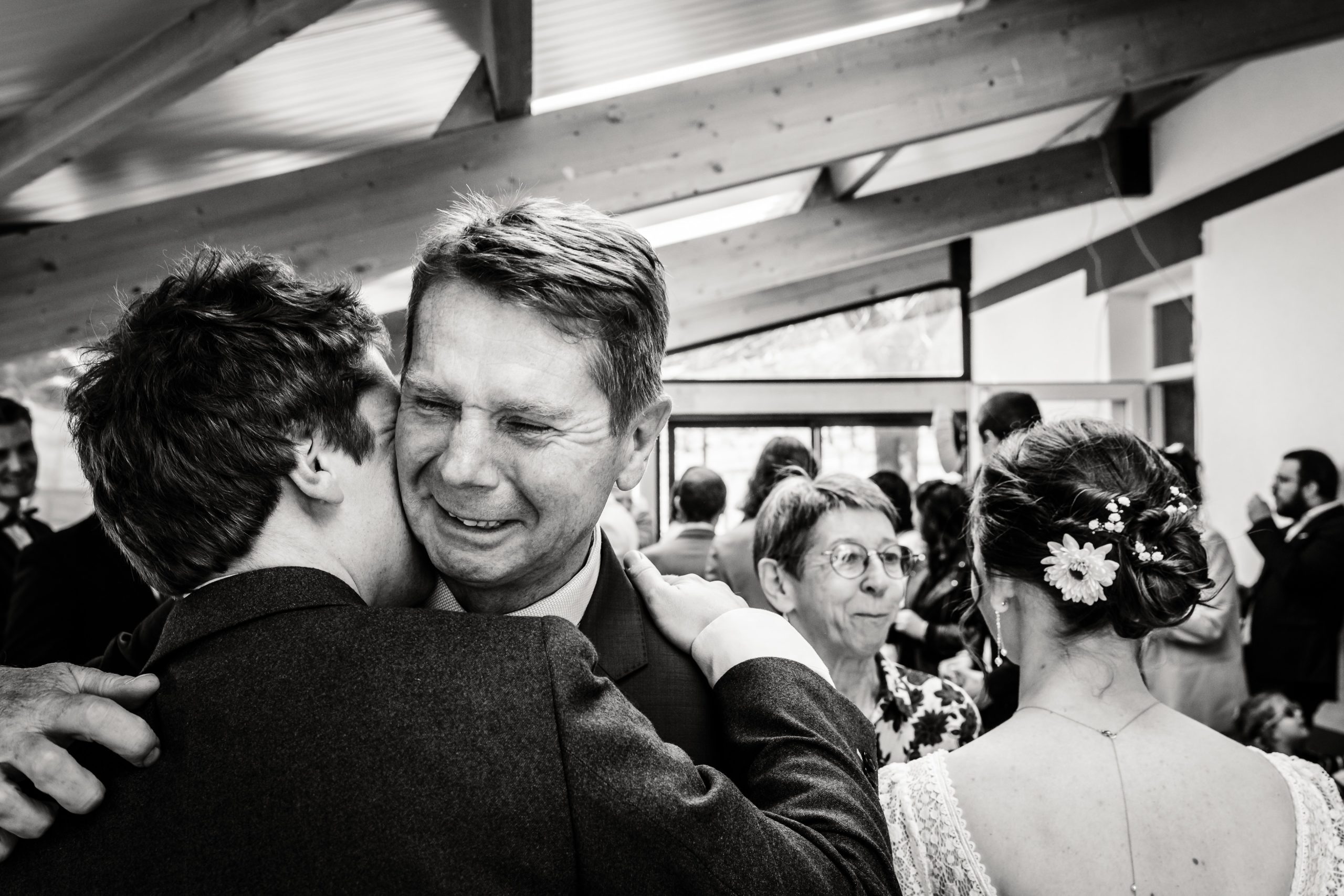 Emotions Lola et JB. Photo prise par Florian Fauvarque, photographe de mariage écoresponsable en Isère à Grenoble