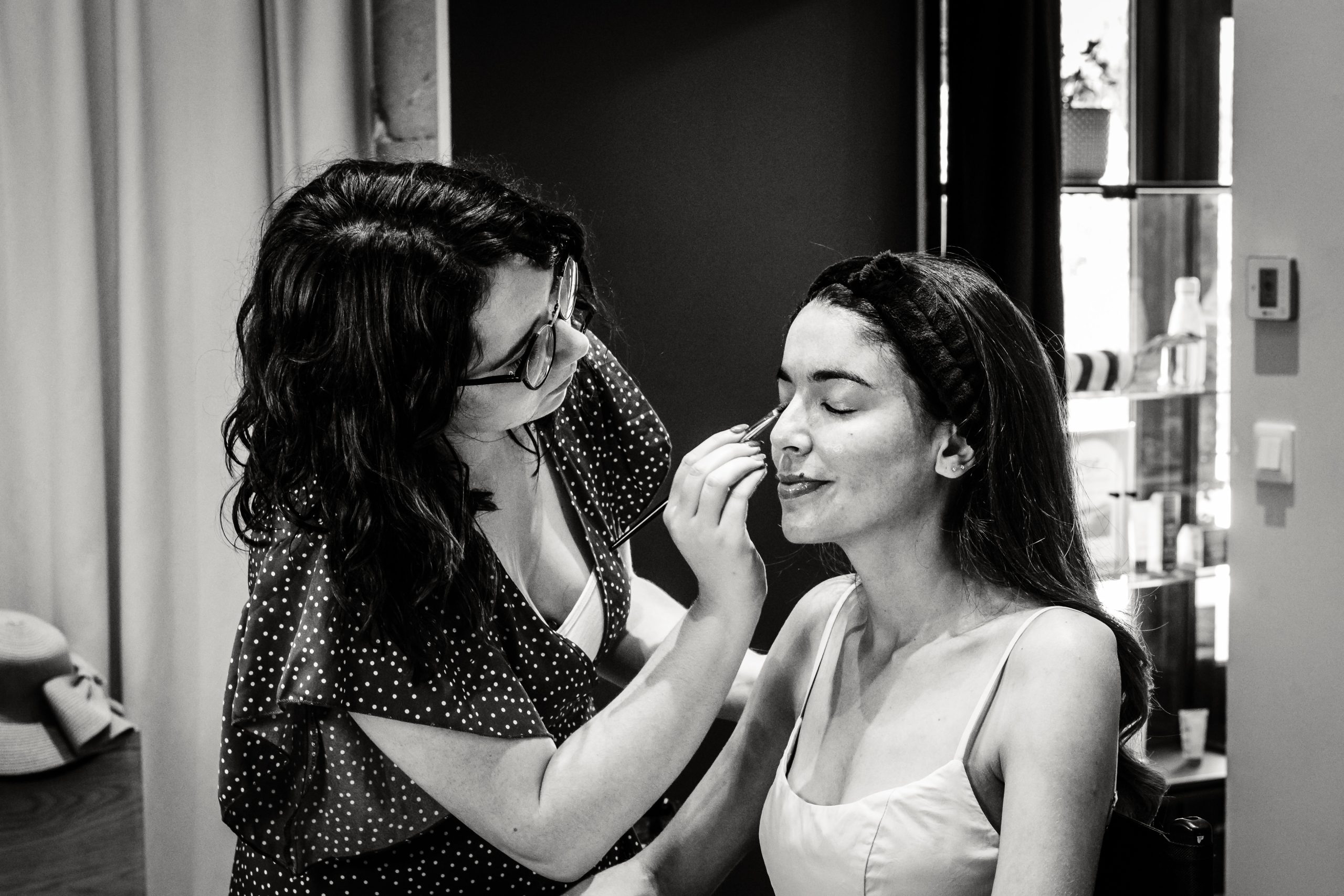 Préparatifs de la mariée, Photo prise par Florian Fauvarque, photographe de mariage écoresponsable en Isère à Grenoble