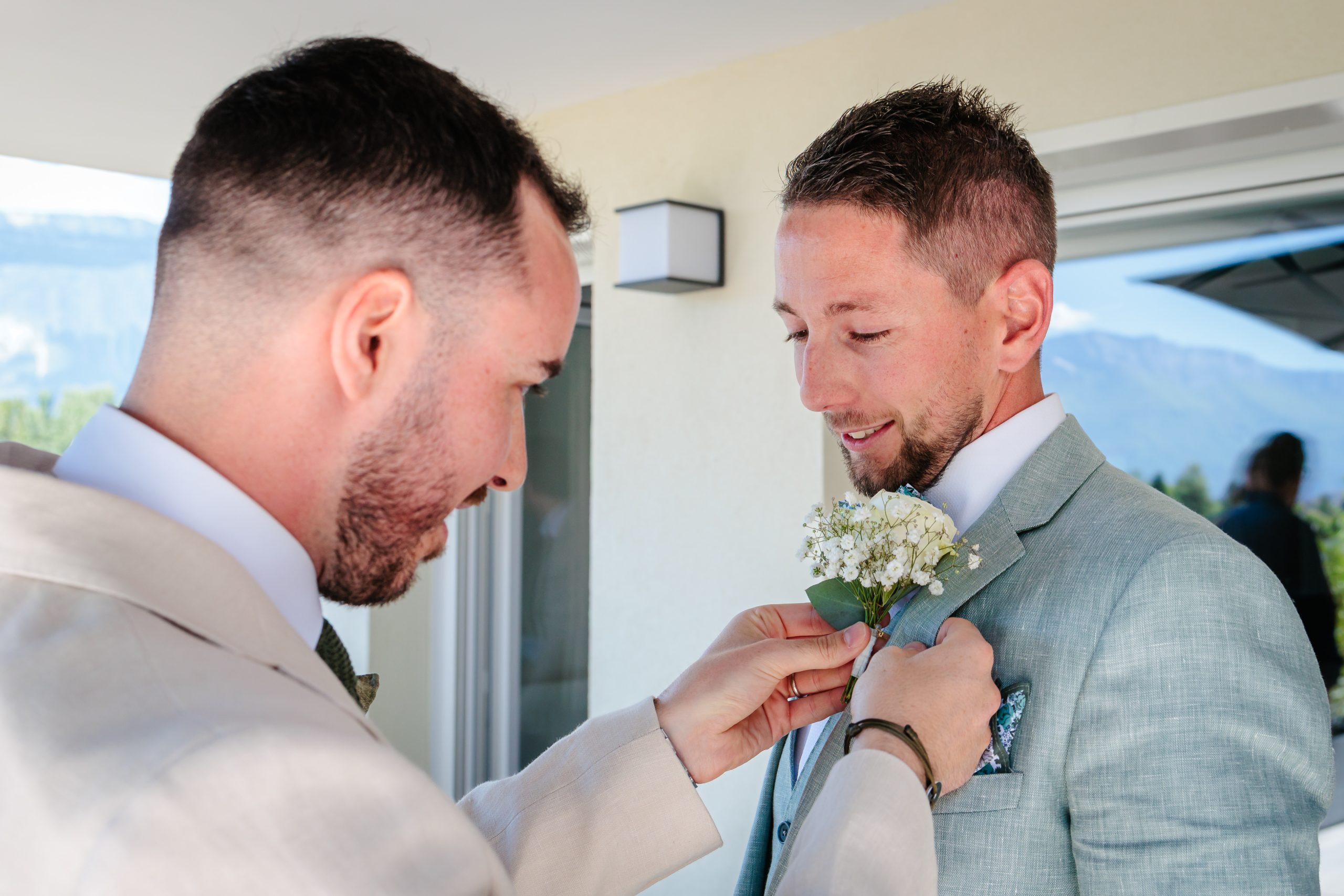 Préparatifs, Photo prise par Florian Fauvarque, photographe de mariage écoresponsable en Isère à Grenoble