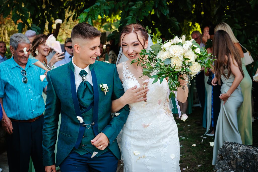 Mariage de Alyssia et Inès, Photo prise par Florian Fauvarque, photographe de mariage écoresponsable en Isère à Grenoble