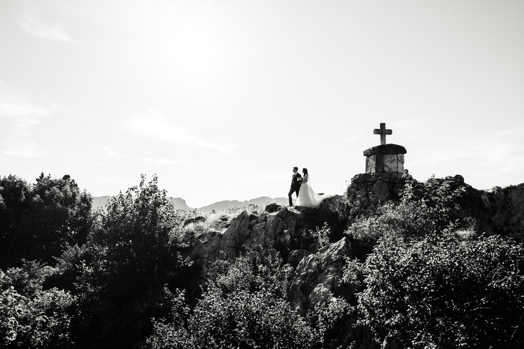 Couple sur la montagne, photo prise par Florian Fauvarque photographe de mariage à Grenoble et en Isère